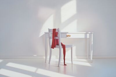 Raum mit Tisch und Rot, 2018, 130x200