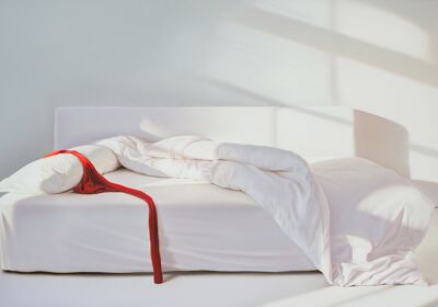 Bett mit Rot, 2017, 130x200